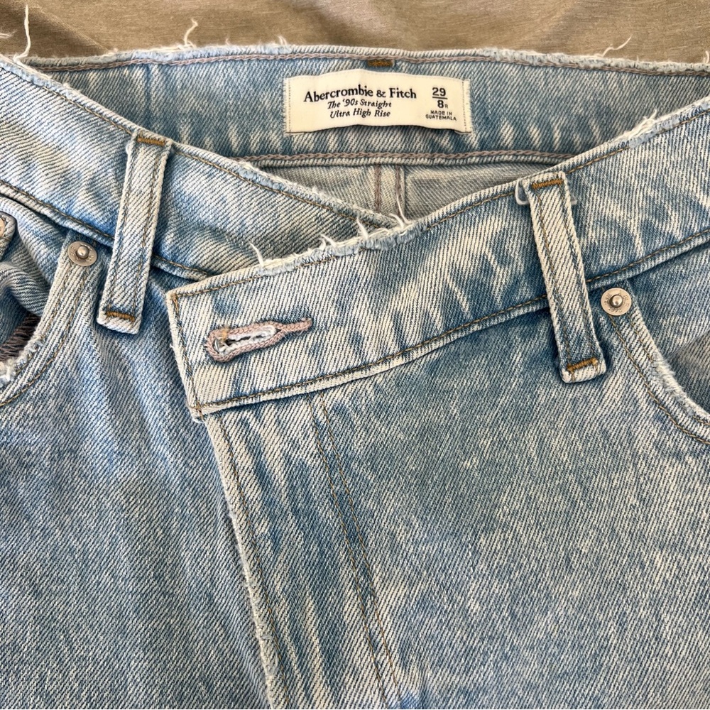 Abercrombie & Fitch Women’s Crossover waist jeans